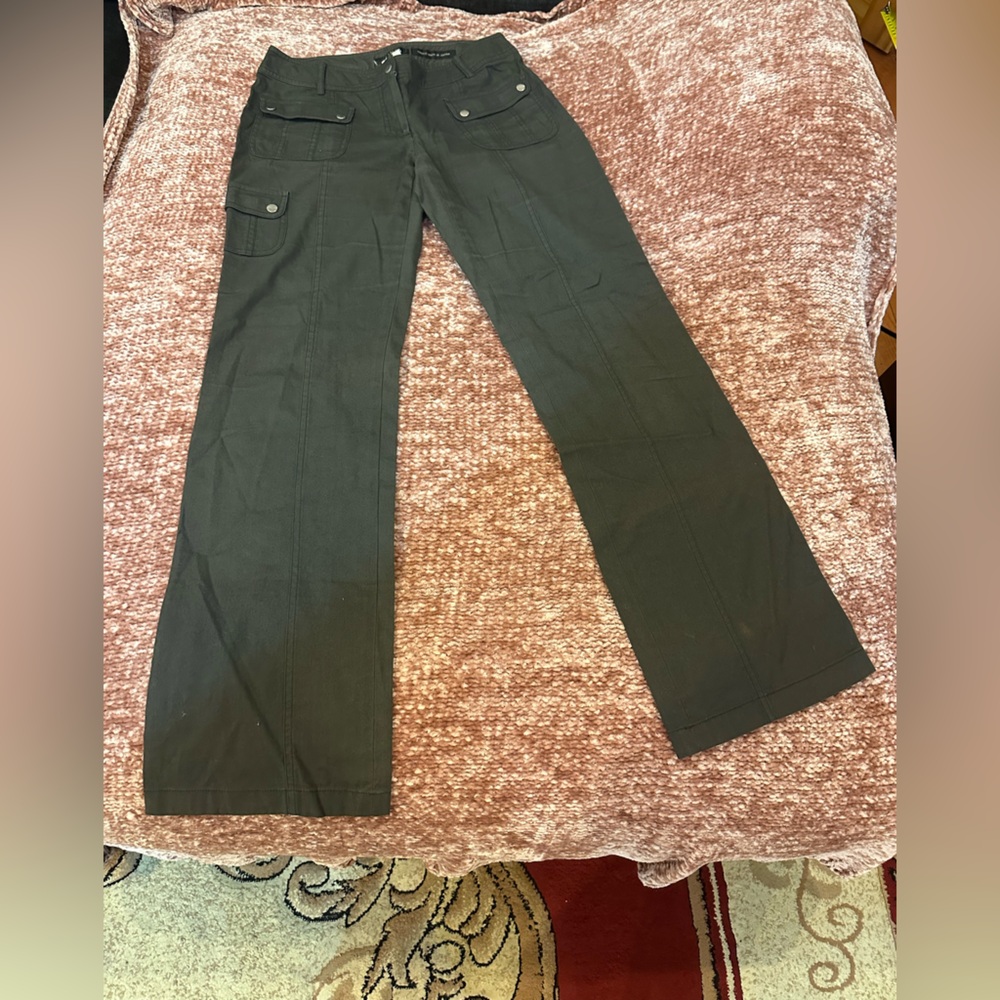 LINE BY LYNN WOMEN’S OLIVE GREEN BEAUTIFUL CARGO PANT